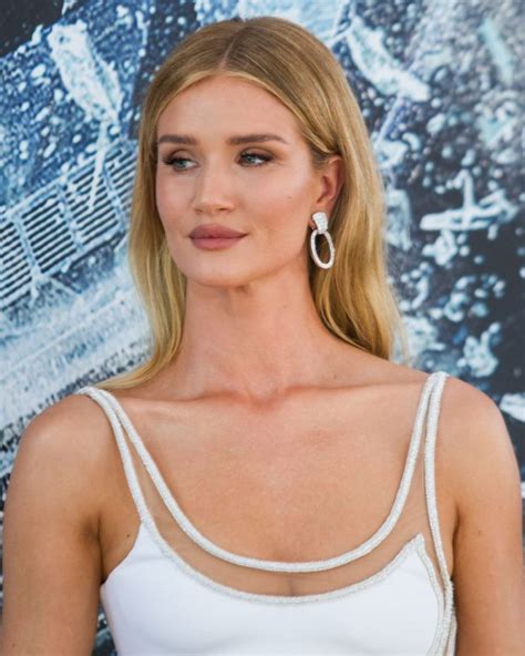 Rosie Huntington Whiteley Sexy Hobbs And Shaw Premiere The Fappening