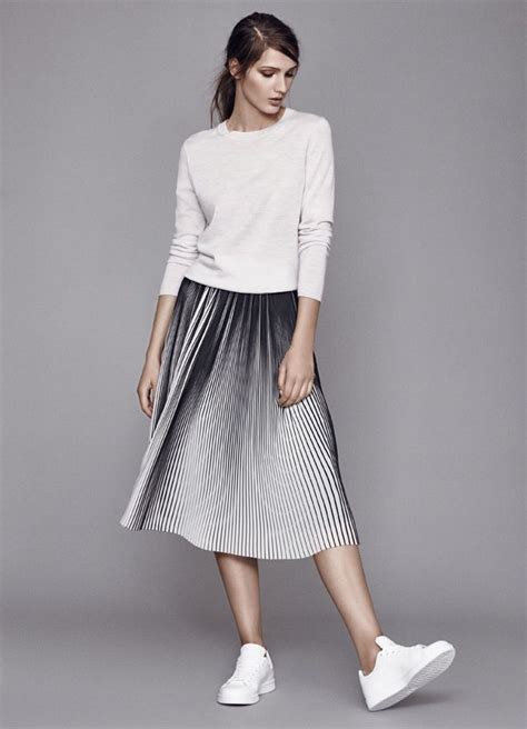 Aw16 Looks Pleated Midi Skirt And White Sneakers Midi Rock Outfit Midi