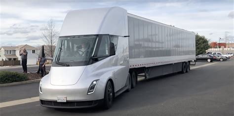 Tesla Semi Production Version Will Have Closer To 600 Miles Of Range