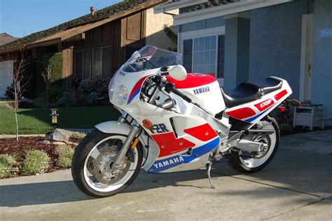 Welcome to project fzr1000, follow my progress as i restore my 25 year old super bike back to it's former glory. 1987 - 1996 Yamaha FZR1000 Gallery 176980 | Top Speed