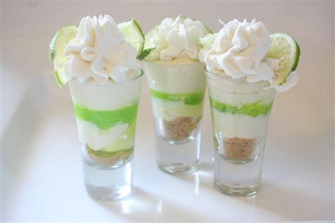 They're perfect for parties as a complement to finger foods. Creative Chaos: Dessert Shooters/ Shot Glass Desserts ...