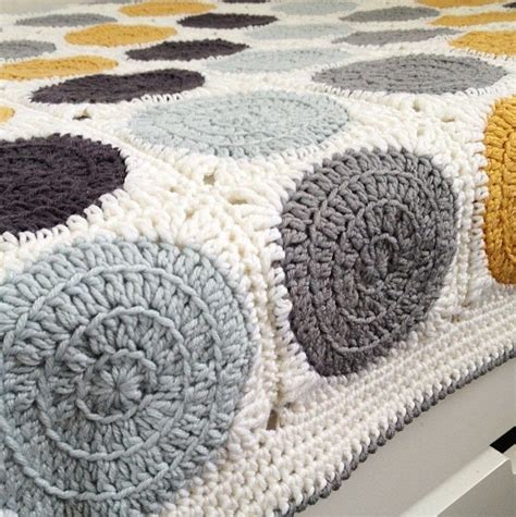 Maybe you would like to learn more about one of these? Mantas tejidas a crochet para abrigarse en la cama... DECO ...