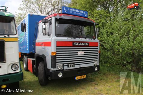 Dvě stovky lidí si to vyrazily dnes osobně vyříkat s ministrem vnitra a vicepremiérem janem hamáčkem do mratína. Foto Scania 111 van LJH Leo-Jan Haakma Burdaard - TruckFan