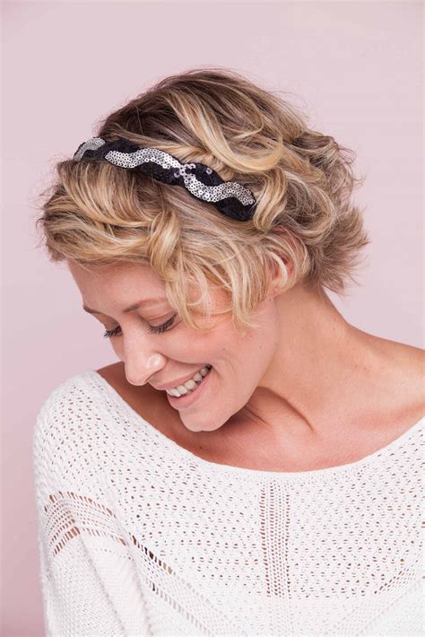 For those looking for simple and easy to make hairstyles in a short time, we suggest wedding hairstyles with soft and not too elaborate harvests. Hairstyles for Short Hair for Wedding Guest - 25+