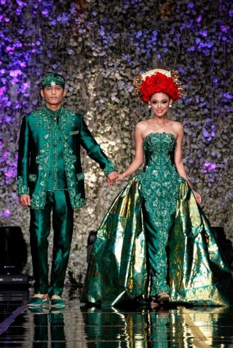 3 Luxury Balinese Wedding Dresses A 164