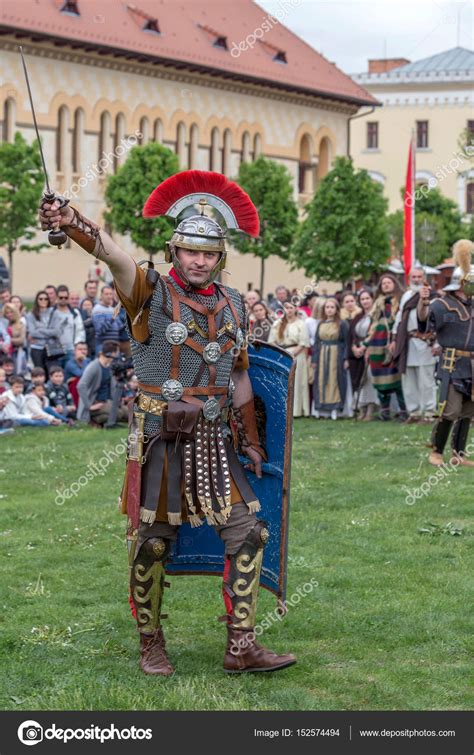 Doble exposición del soldado que saluda en la bandera del grunge ee.uu. Fotos: trajes de soldados romanos | Soldado romano en ...