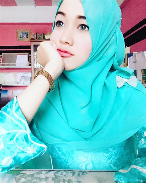 Tapi beringatlah kalau seluar tu ketat sangat mungkin akan menyekat. Baju Kurung Crepe 722 | Malaysian Baju Kurung