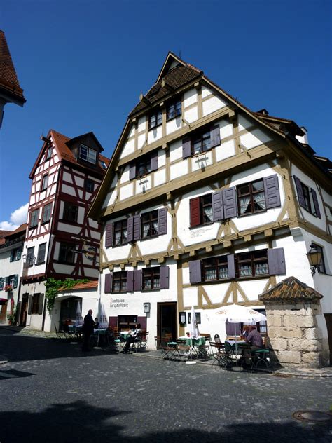 Find out more about hotel schmales haus in ulm, germany. Zunfthaus der Schiffsleute und schmales Haus in Ulm Foto ...