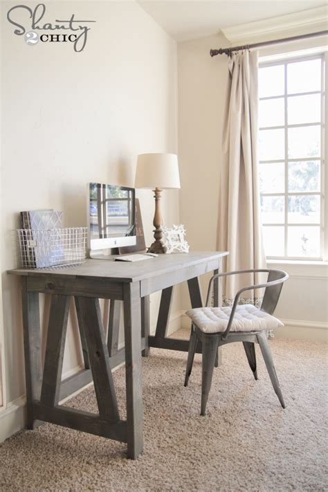 Another flawless desk creation that would be a great surprise to home lovers intending to build a small home office! Free Woodworking Plans - DIY Desk