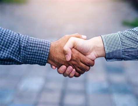 If there is a picture that violates the rules or you want to give criticism and suggestions about nenes agarrados de la mano please contact us on contact us page. 10 tipos de apretones de mano que conviene evitar