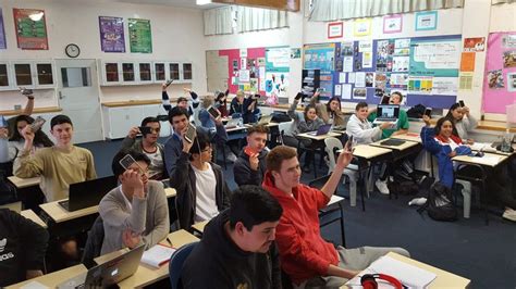 Opinion Should Nz Schools Ban Mobile Phones Schoolnews New Zealand