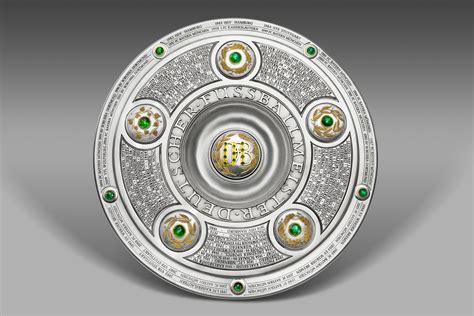 It is also a symbol the bundesliga 2 meisterschale is made of polished 925 sterling silver, weighs 8.5kg and is 50cm in. Die Bundesliga auf Facebook: dankbarer Content - Fanpage ...