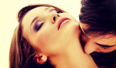 Neck Kissing Tips Ways To Kiss Your Girl S Neck Like A Pro And Turn