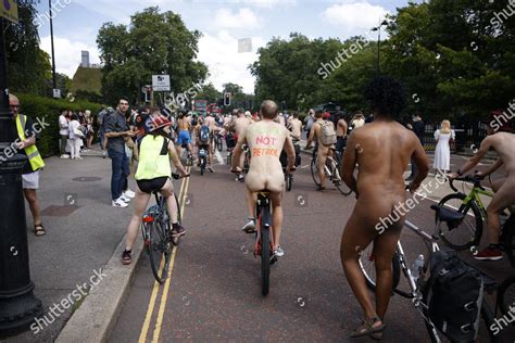 Naked Cyclists Take Part World Naked Bike Redaktionelles Stockfoto Stockbild Shutterstock