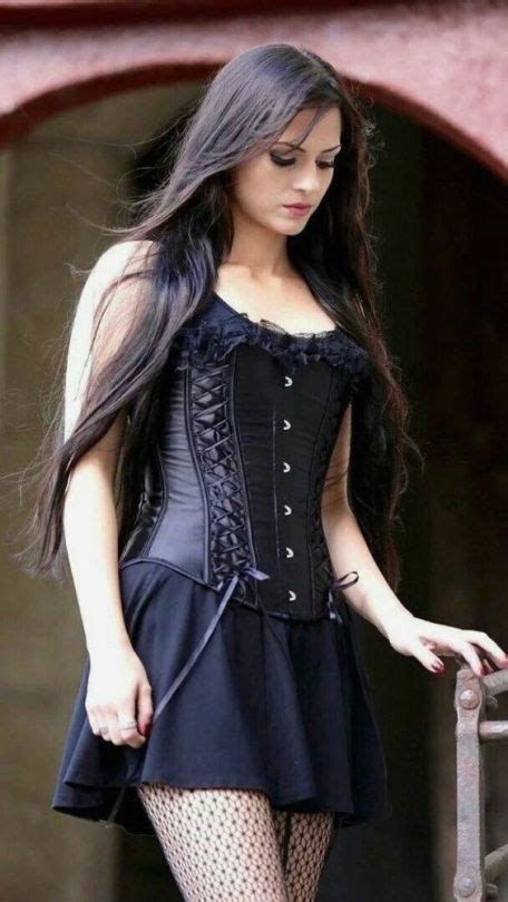 emily strange in 2020 hot goth girls gothic fashion gothic outfits