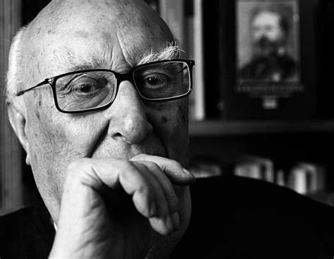 Camilleri, who was 39, died the way he lived, his family said, pursuing his dreams and surrounded by friends he cared for the most. Intervista a Andrea Camilleri | Mangialibri