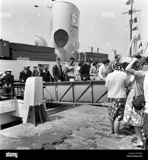 Cafe france 1960s hi-res stock photography and images - Alamy