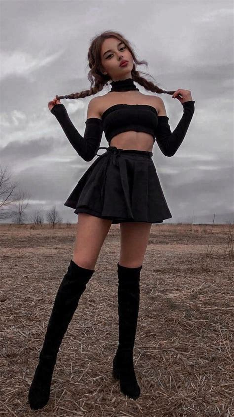 Pin By Karppa On Gothic Girls Skater Skirt Outfit Black Skater Skirt