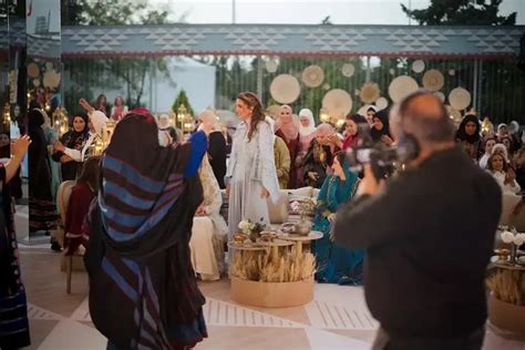 Queen Rania Hosted A Henna Party For Rajwa Khaled Regalfille In 2023 Queen Rania Henna