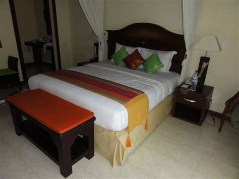 Kostenlose lieferung bei ihrer ersten bestellung mit versand durch amazon. "Großes King-Size-Bett" Hotel Beji Ubud Resort (Ubud ...