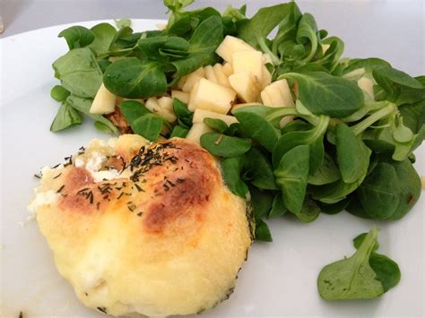 Maca-Flo Crottin de chèvre chaud sur pomme cidre et miel et sa salade