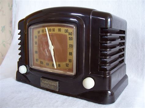 Vintage Radio Shack 1940s Replica Amfm Radio With