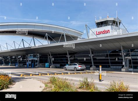 Airport Drop Off Area Hi Res Stock Photography And Images Alamy