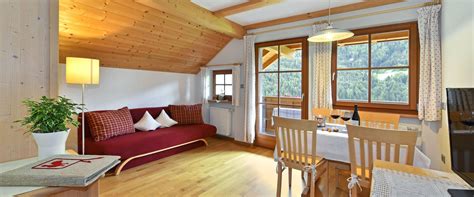 La struttura appartements barbara è situata nella frazione moso (di sesto in pusteria) proprio all'imbocco della rinomata val fiscalina e vanta una posizione tranquilla e panoramica. Holiday Apartments In San Sigismondo Chienes Vacation In South