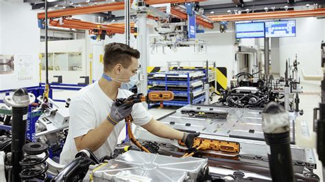Vw Zwickau Plant Video Shows What All Legacy Automaker Factories May