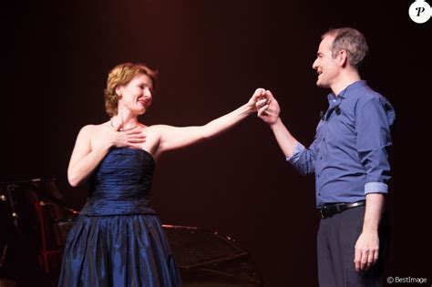 Peu avant le départ du peloton, laurent luyat n'a pas manqué d'envoyer un petit message à marion rousse, absente cette année du. Exclusif - Franck Ferrand et Dona Sévéne sur scène lors de ...