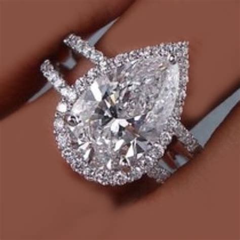 Gia Certified 390 Carat Pear Shape Diamond Engagement Ring 18k White