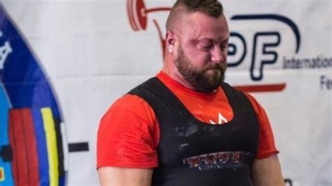 a brave new world male athlete smashes women s bench press record tvp world powerlifter rae