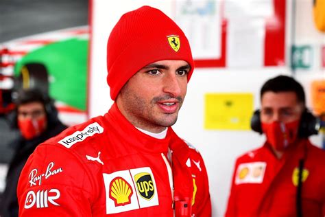 Carlos Sainz Por Fin Viste De Rojo Y Debuta Con Ferrari Actualidades
