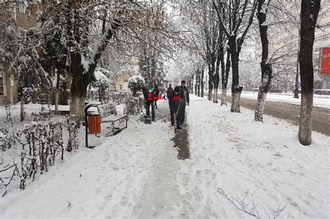 Iarna Se întoarce în Forţă în România Revin Ninsorile şi Viscolul
