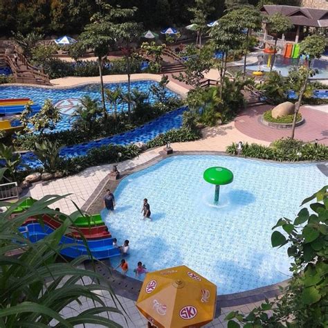 Taman air ini memiliki luas hampir 3,5 hektar. SKI Bogor Harga Tiket Masuk Waterpark Terbaru harga tiket ski waterpark bogor - Info Kost, Hotel ...