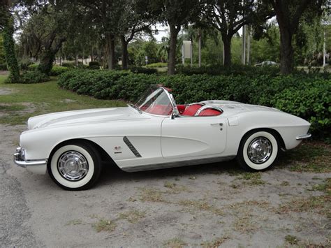 Write the first section of your article here. Corvette Stingray 1962 - 1967 Photo Gallery ...