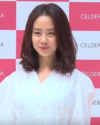 She has a younger sister and a. Song Ji-hyo - Celebrity biography, zodiac sign and famous ...