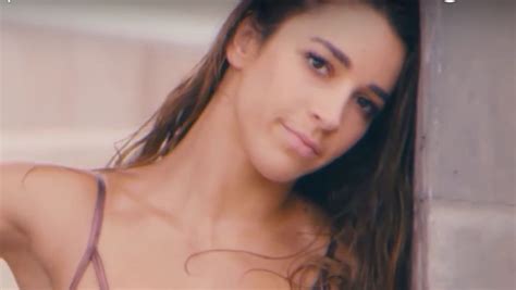 Aly Raisman Has Powerful Message On Body Image After Si Swimsuit Debut