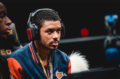 gay black furry sonicfox crowned best esports player in the world pinknews