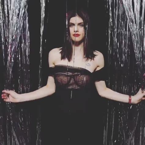 Alexandra Daddario Goes Braless Photos Gifs Yes Porn Pic