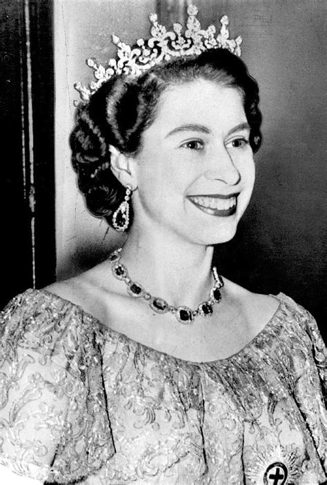 Filequeen Elizabeth Ii 1953 Dress Wikimedia Commons