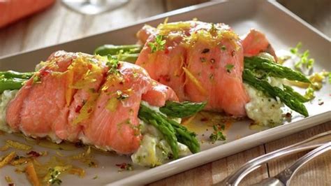 Puedes hacerla diferente si sustituyes las verduras el tataki de salmón y nueces es un plato típico de la cocina japonesa. Receta de espárragos verdes enrollados en salmón