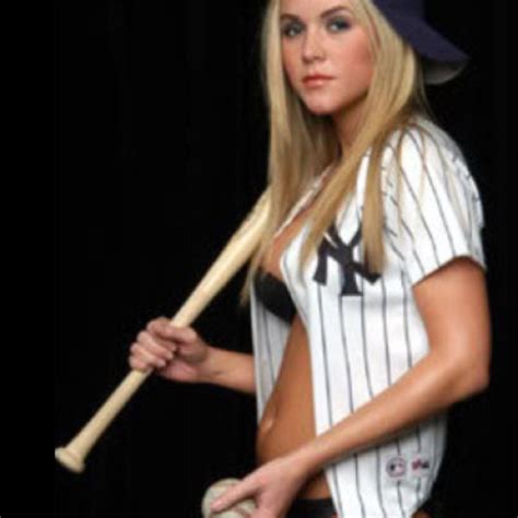 11 Jaw Dropping Reasons Why The Yankees Have The Hottest Fans In Baseball