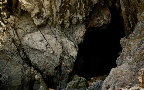 There Is A Vast Unexplored Cave Down In Canada