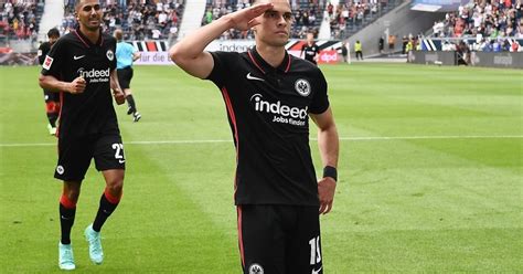 Bundesliga Rafa Borré pudo darle el triunfo al Eintracht Frankfurt