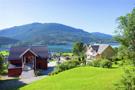 In norwegen existieren keine einschränkungen, die ausländern den erwerb von immobilien erschweren oder gar unmöglich machen. Ferienhaus Norwegen am Fjord