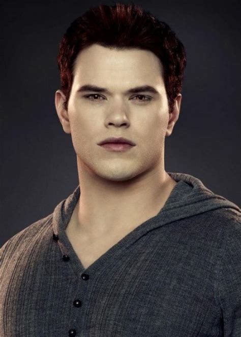 Kamu akan menggunakan beragam senjata mesin, shotgun untuk membasmi mereka. Kellan Lutz as Emmett Cullen. - Twilight Breaking Dawn Part 2 Posters - Digital Spy
