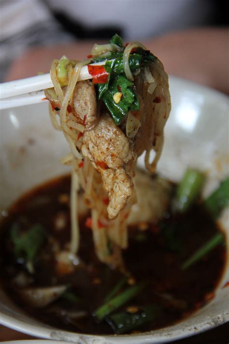 For those who are looking for some thai delights, boat noodle is one of the places where you can enjoy these delicate dishes originated from the floating. Restaurant: Sud Yod Kuay Teow Reua (Best Boat Noodles)