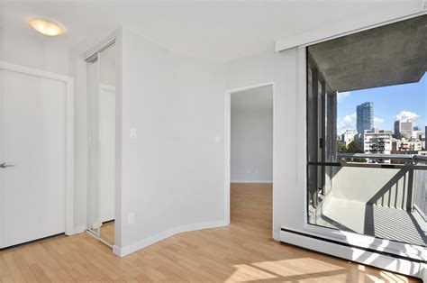 Hendry House Rental Apartments - Hollyburn Properties