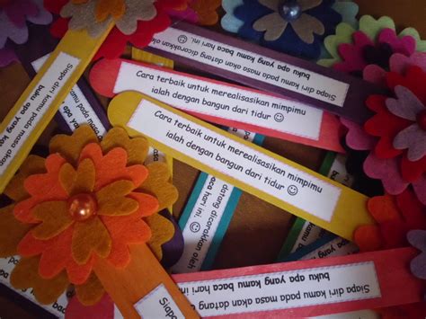 Penanda wacana menghuraikan contoh 1. PENANDA BUKU (HANDMADE)
